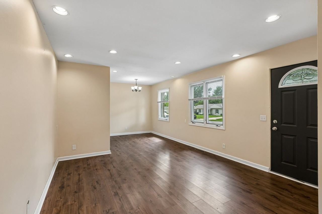611 S 69th St - Photo 4 of 19