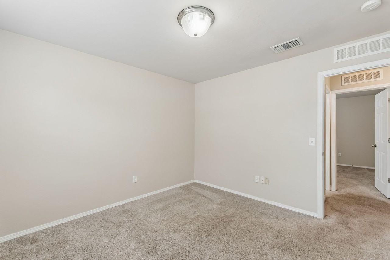 2800 Nw 184th St - Photo 6 of 38