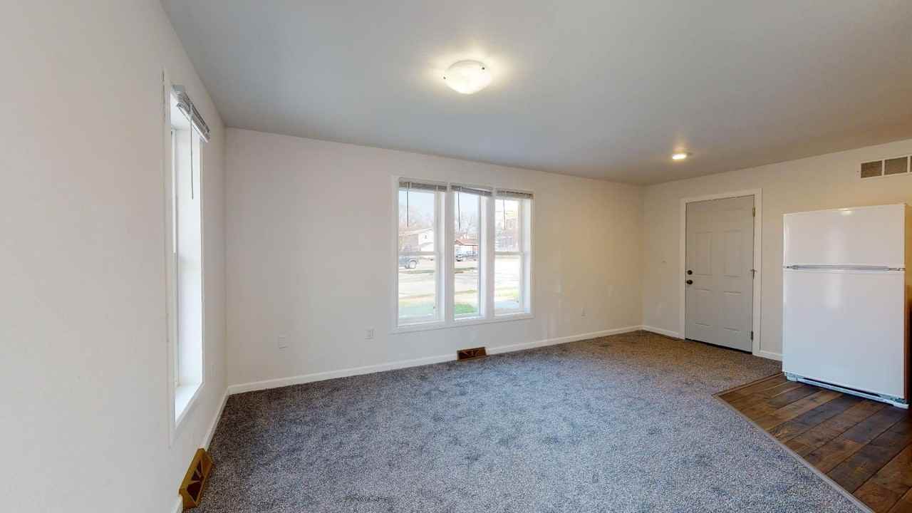 820 6th St, Nevada - Photo 5 of 42