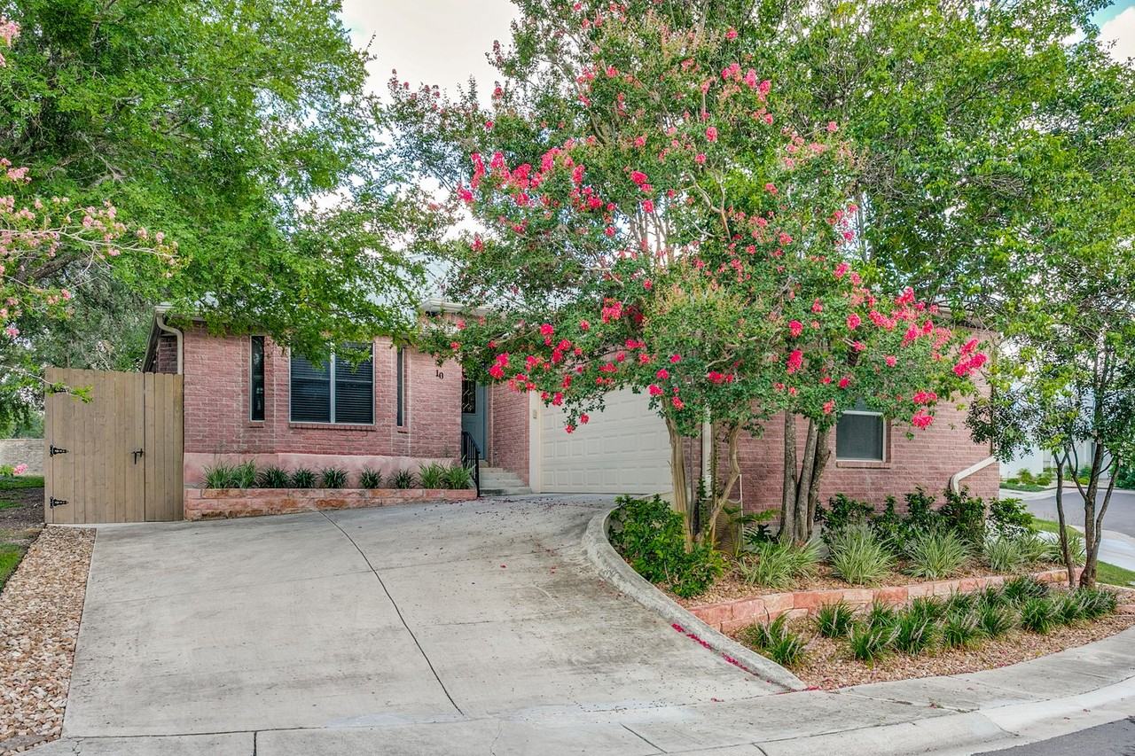 10 Oakwell Farms Pkwy