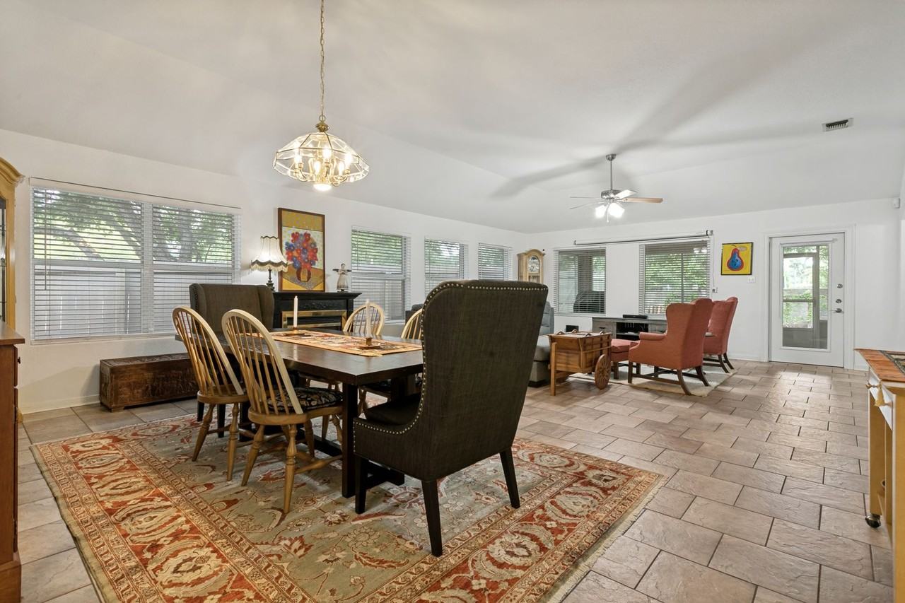 10 Oakwell Farms Pkwy - Photo 5 of 25