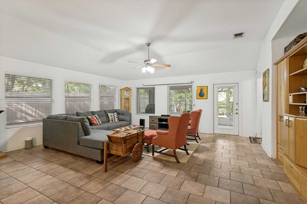 10 Oakwell Farms Pkwy - Photo 6 of 25