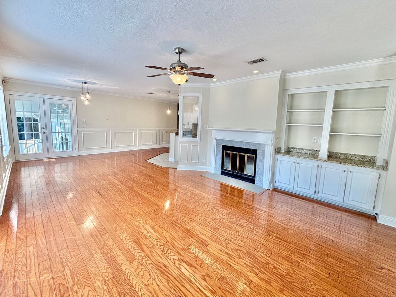 10017 Foxrun Rd - Photo 5 of 18