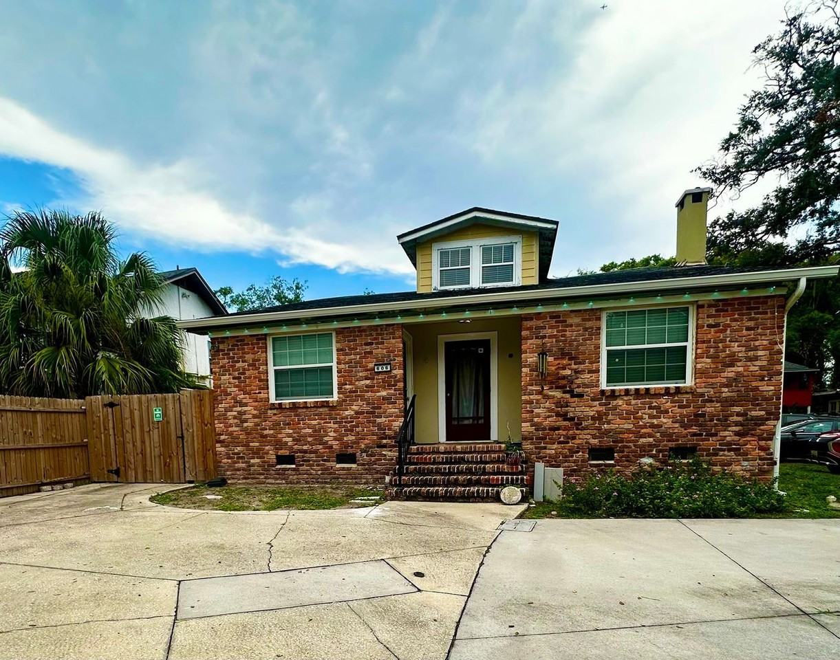 606 Lake Dot Cir - Photo 2 of 25