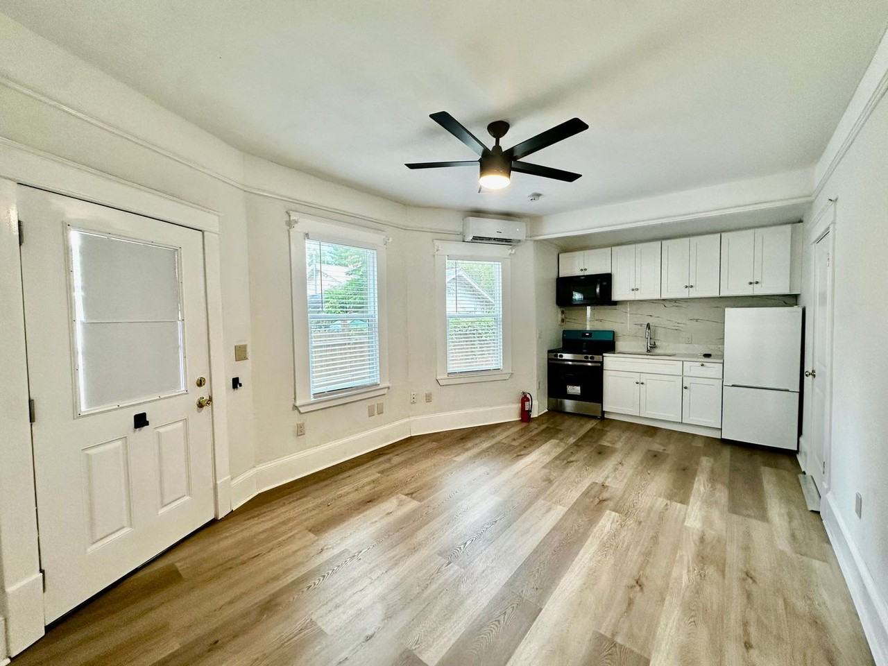 606 Lake Dot Cir - Photo 4 of 25