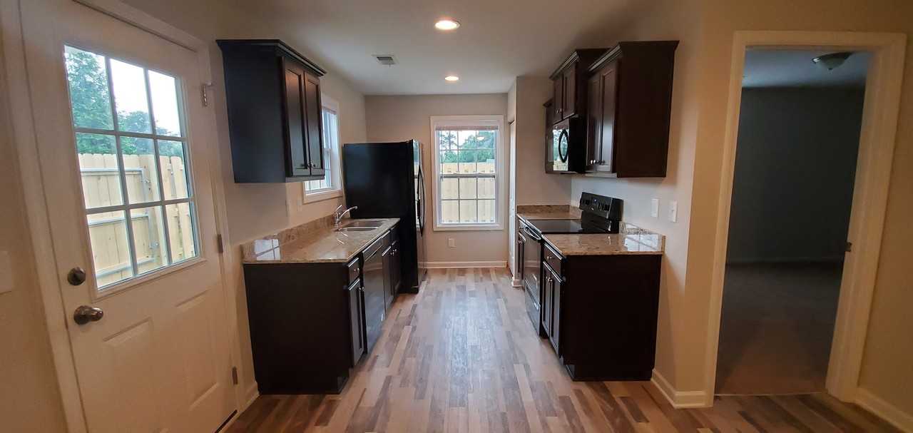 129 Nobility Dr - Photo 3 of 20