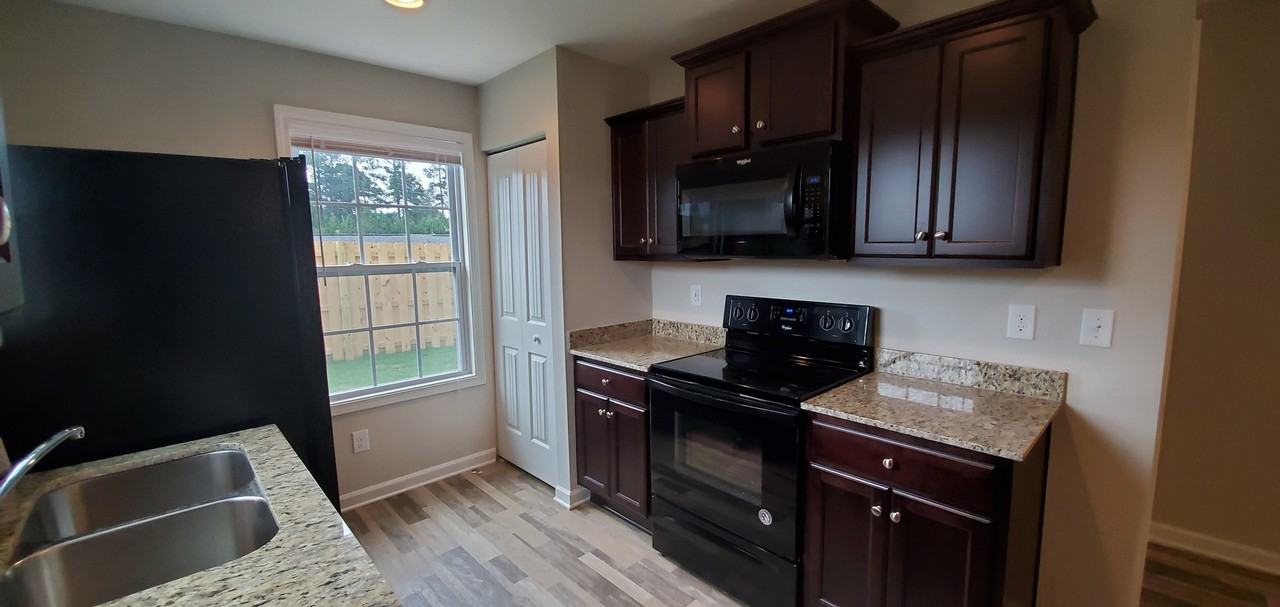 129 Nobility Dr - Photo 4 of 20