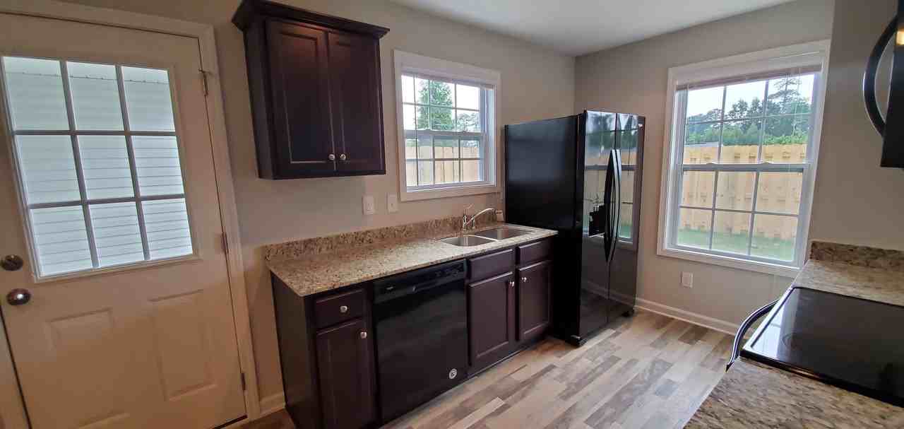 129 Nobility Dr - Photo 5 of 20
