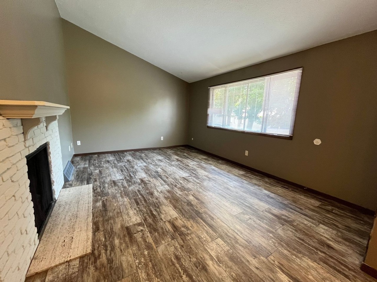 4307 S Locust Dr - Photo 6 of 24