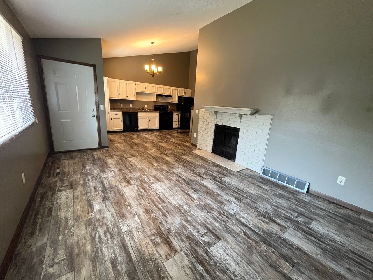 4307 S Locust Dr - Photo 7 of 24