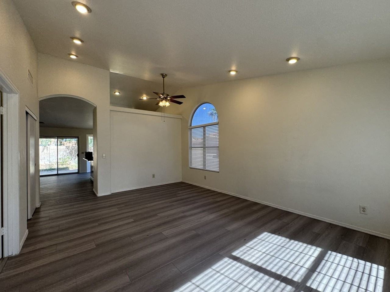 131 S Sean Dr - Photo 2 of 40
