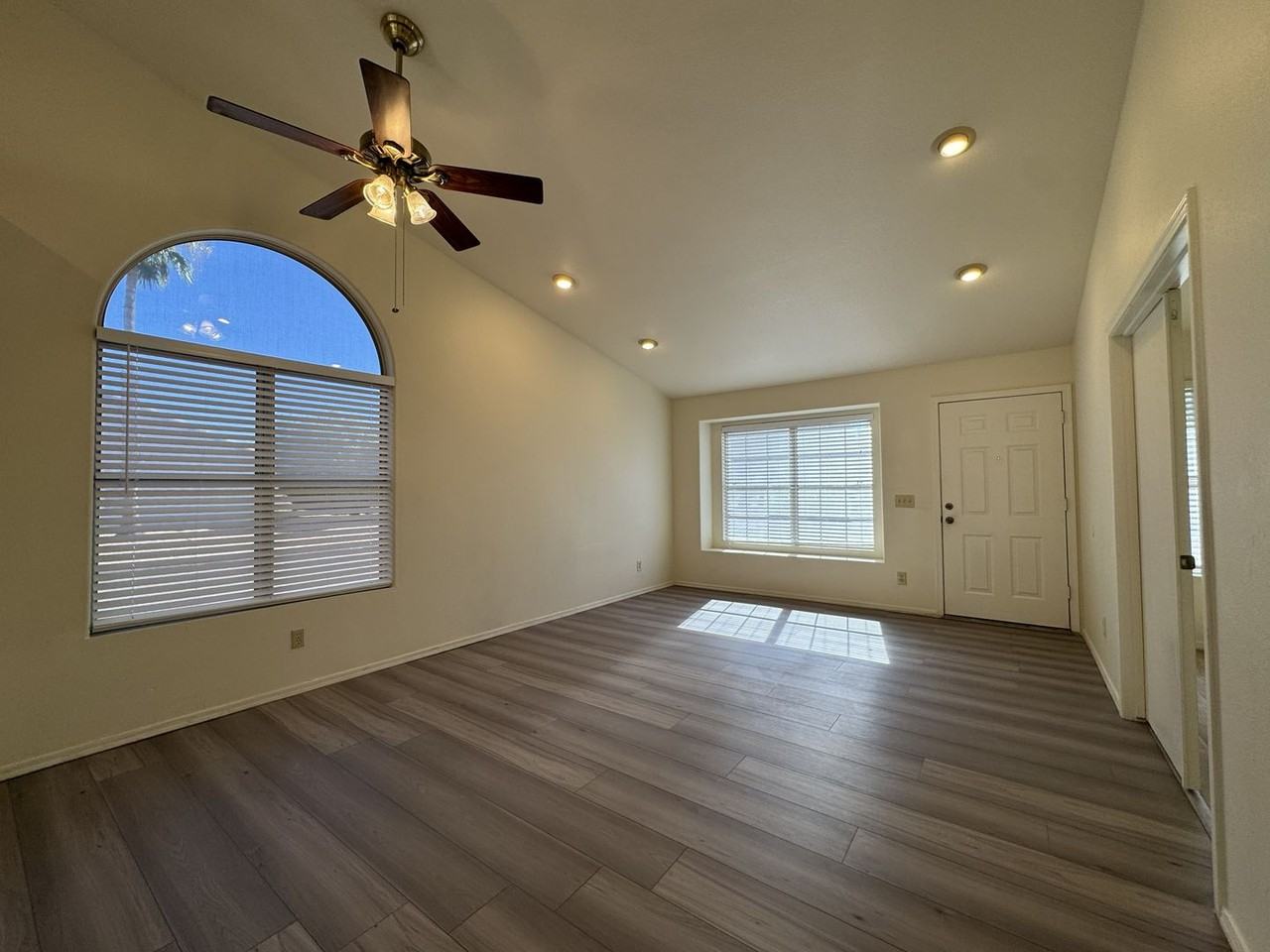 131 S Sean Dr - Photo 5 of 40