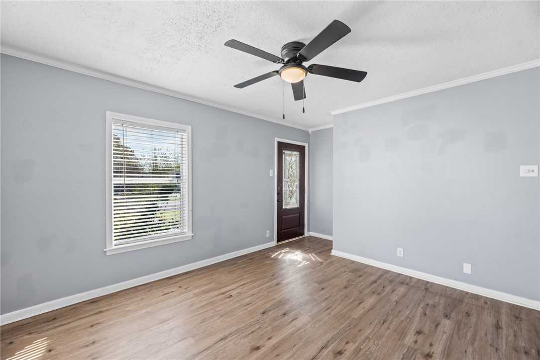 4645 Cheryl Dr - Photo 3 of 18