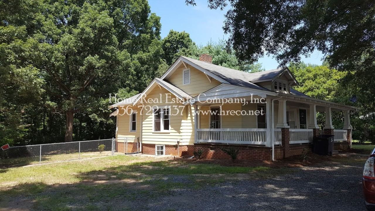 1346 Westbrook Plaza Dr - Photo 2 of 15