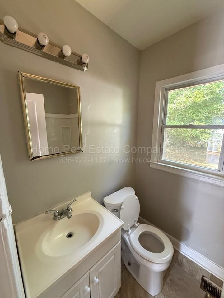 3137 Luther St - Photo 5 of 8