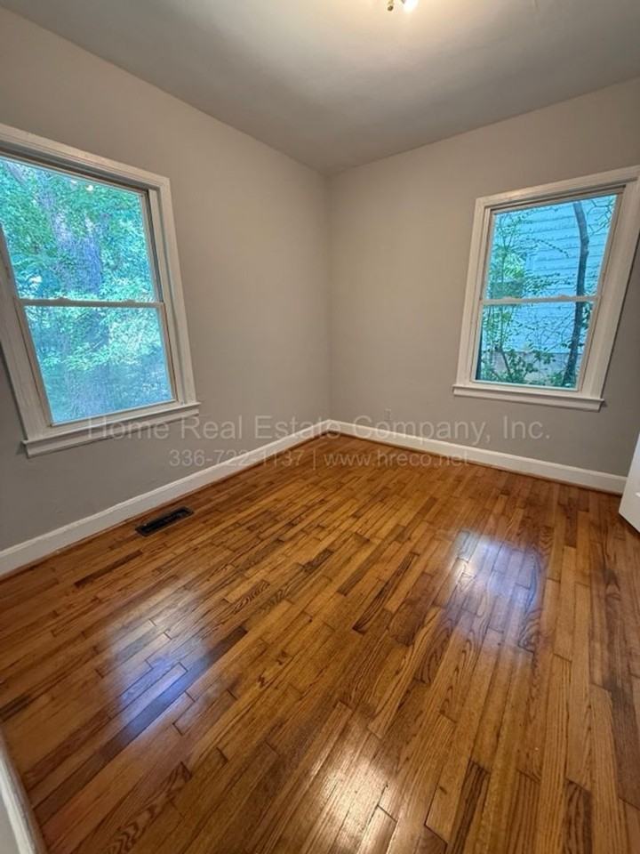 3137 Luther St - Photo 6 of 8