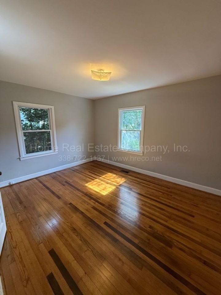 3137 Luther St - Photo 7 of 8