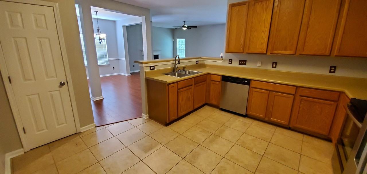 1619 Doverhill Pl - Photo 5 of 16