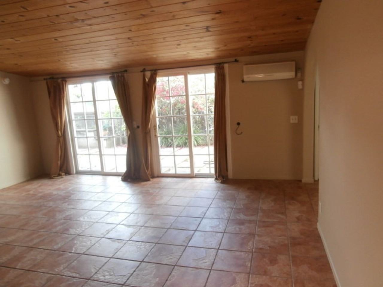 2542 Crescent Ave - Photo 4 of 12