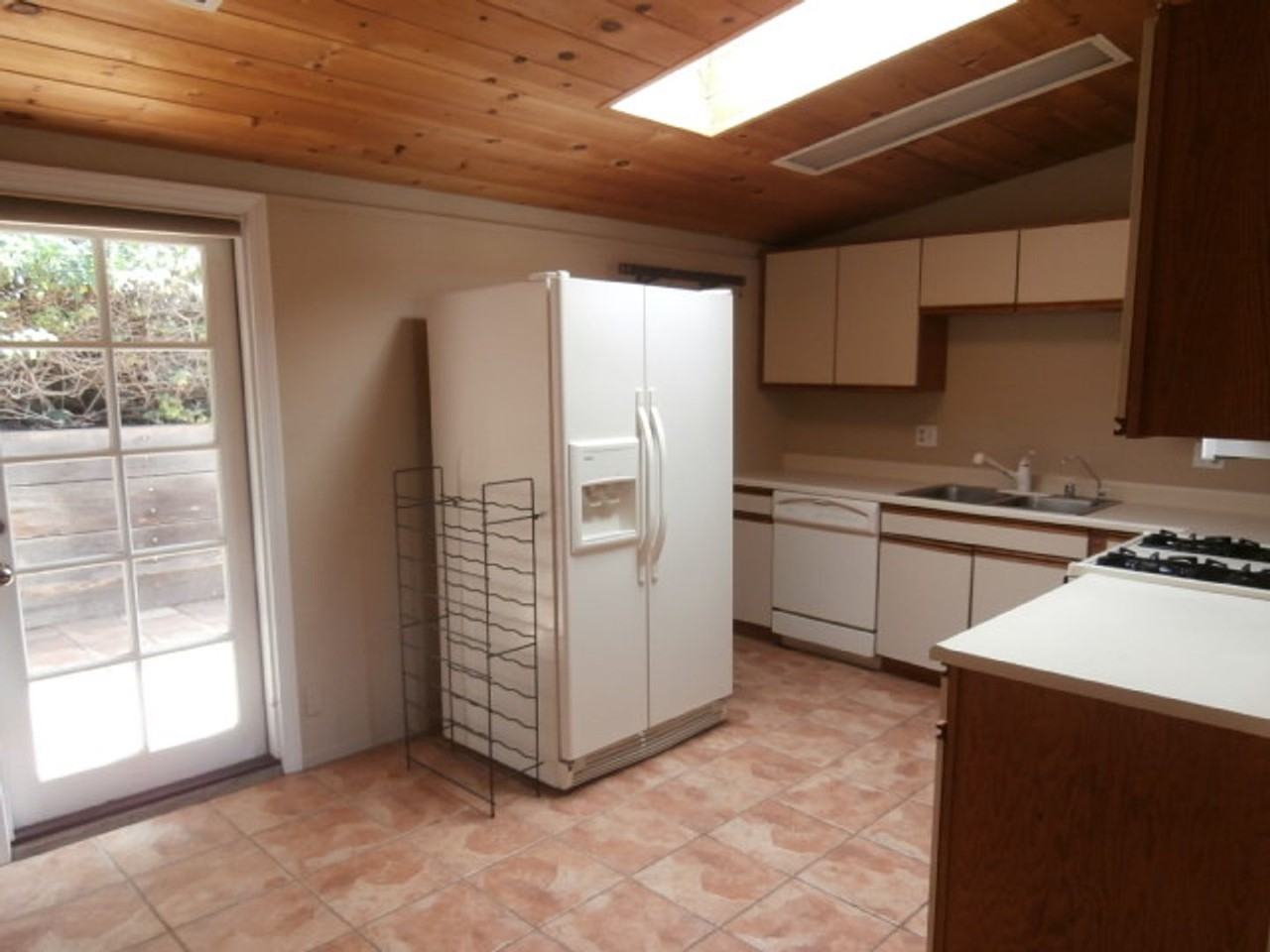 2542 Crescent Ave - Photo 7 of 12
