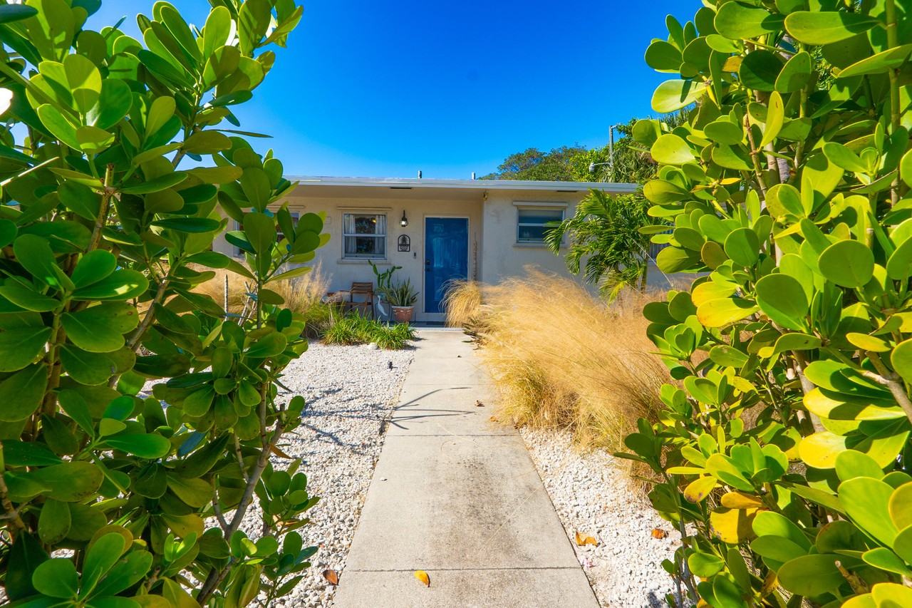 2401 Avenue Q - Photo 2 of 50