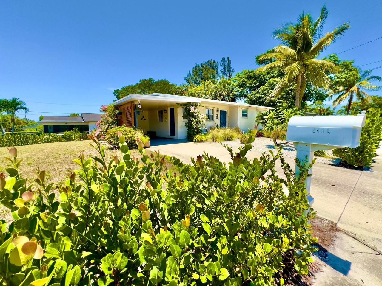 2401 Avenue Q - Photo 4 of 50