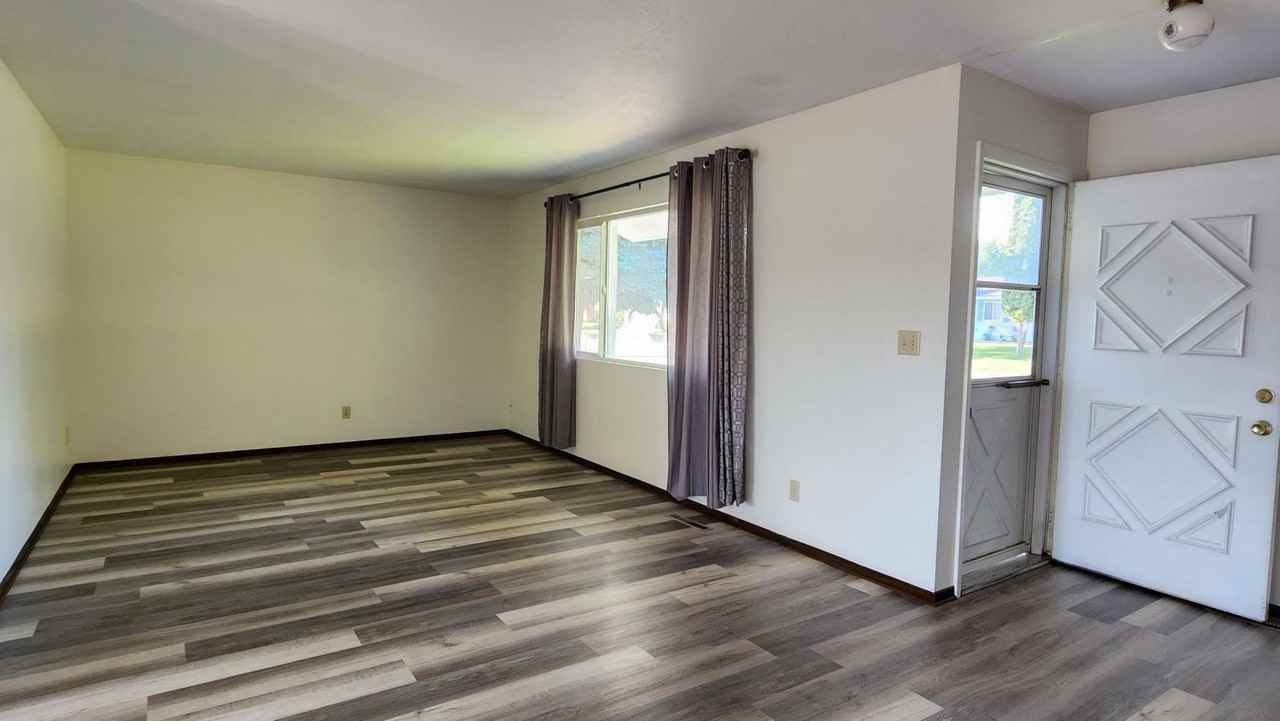 224 Glacier Dr - Photo 2 of 29