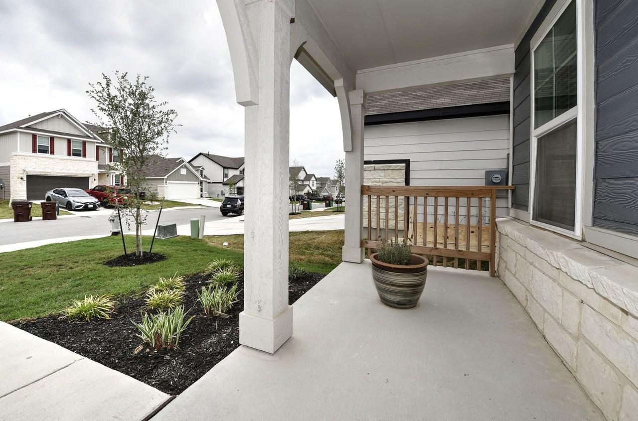 7807 Cottonwood Rdg - Photo 4 of 35