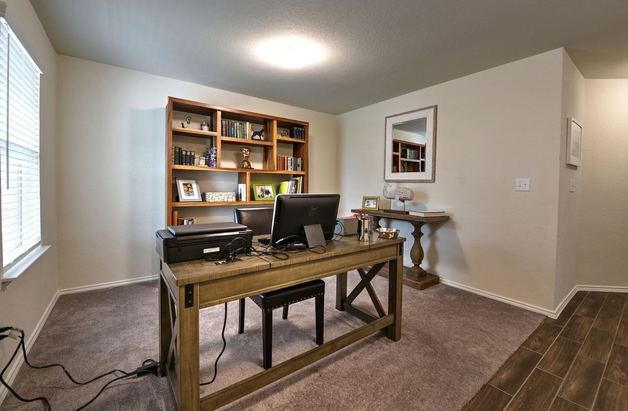 7807 Cottonwood Rdg - Photo 6 of 35