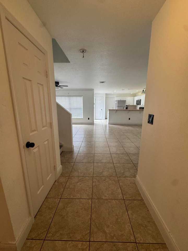 1733 Pointe West Way - Photo 4 of 26