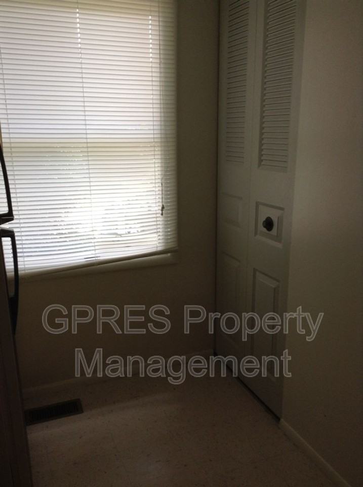 317 Garden Hill Dr - Photo 5 of 16