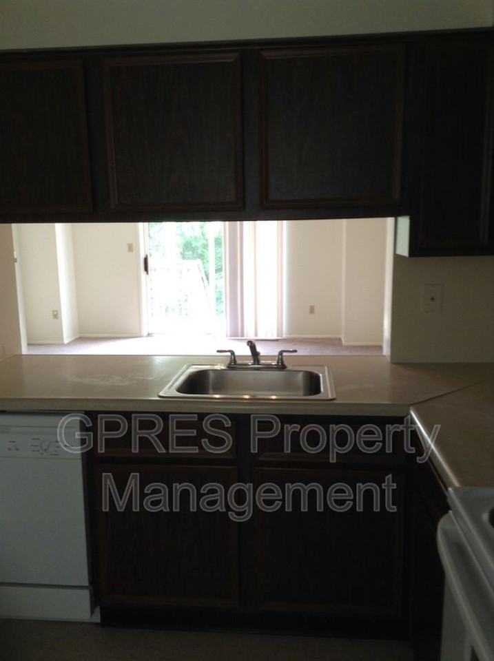 317 Garden Hill Dr - Photo 7 of 16