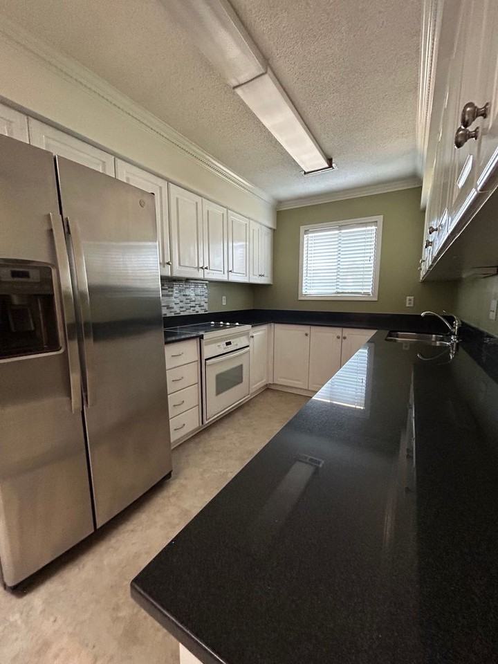 2158 Graystone Dr - Photo 4 of 10