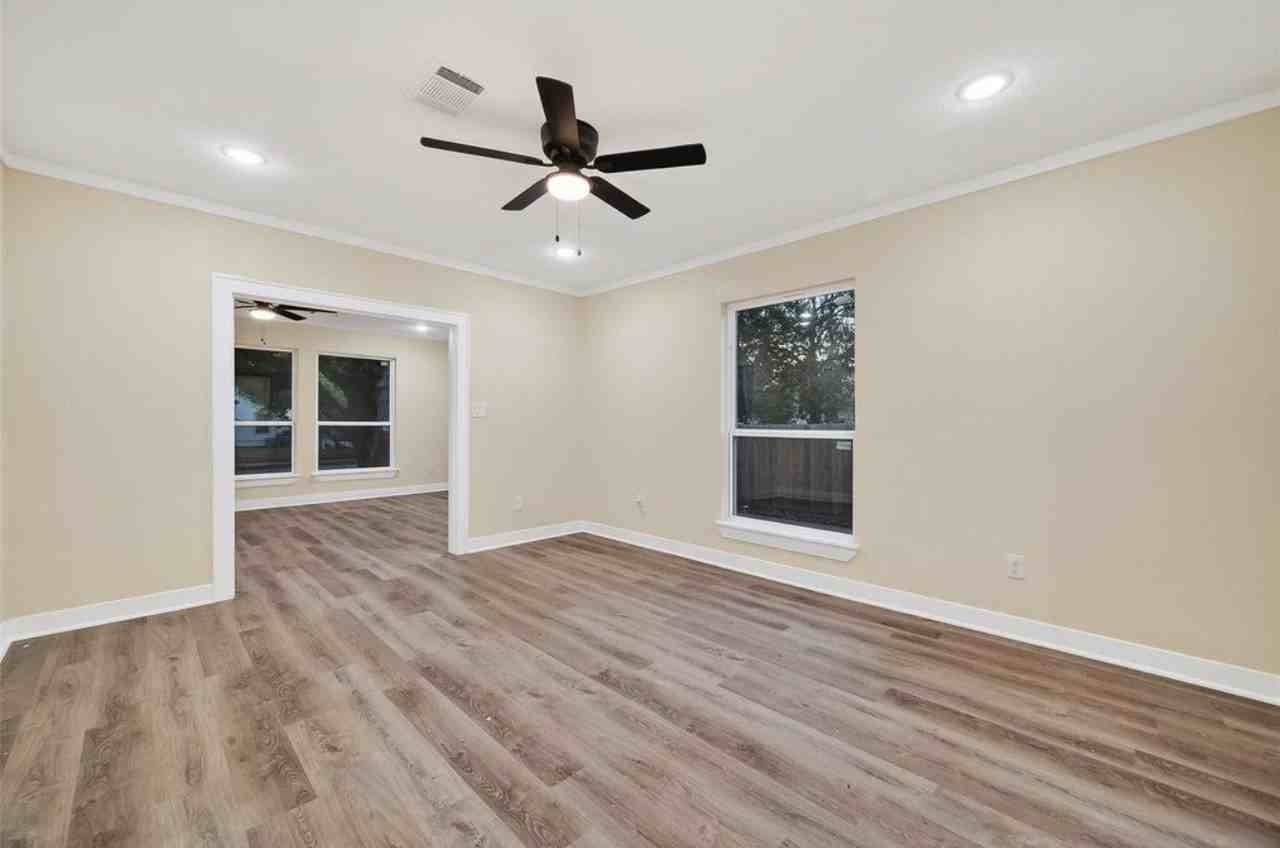 2725 Avenue F - Photo 4 of 16