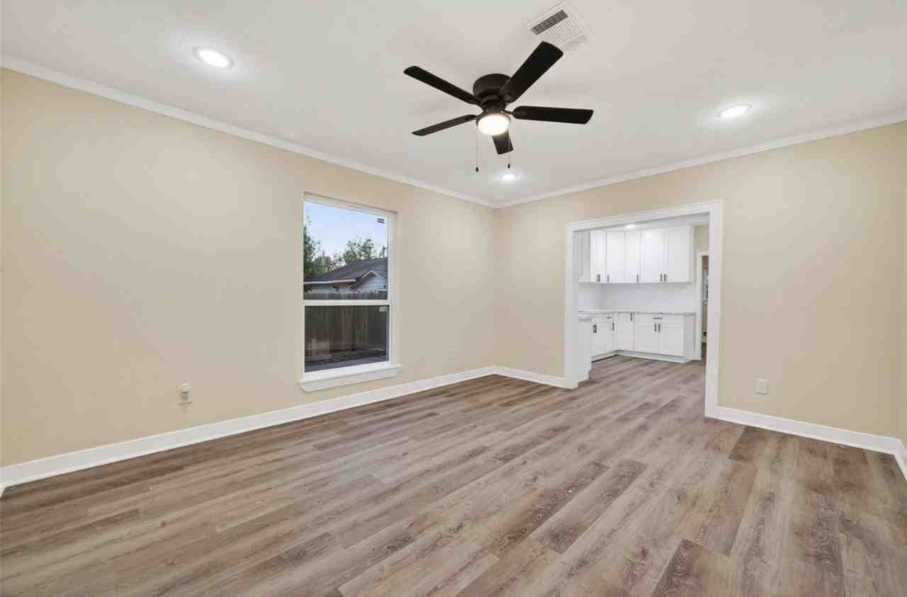 2725 Avenue F - Photo 5 of 16