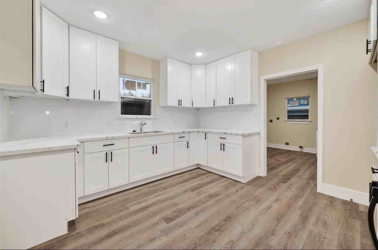 2725 Avenue F - Photo 6 of 16
