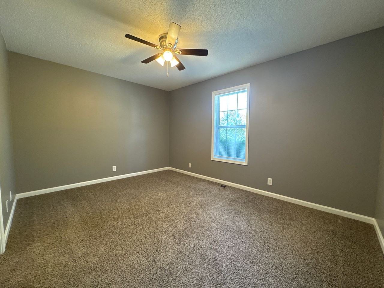 910 Applegrove Cir - Photo 7 of 17