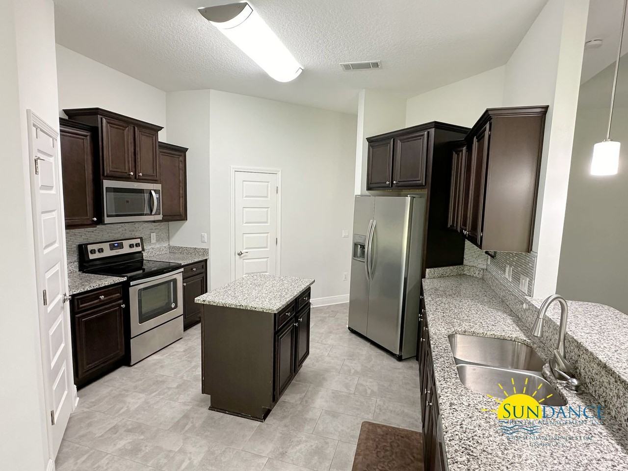 2337 Salamanca St - Photo 5 of 15