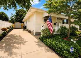 featured image of 2065 Hackberry St