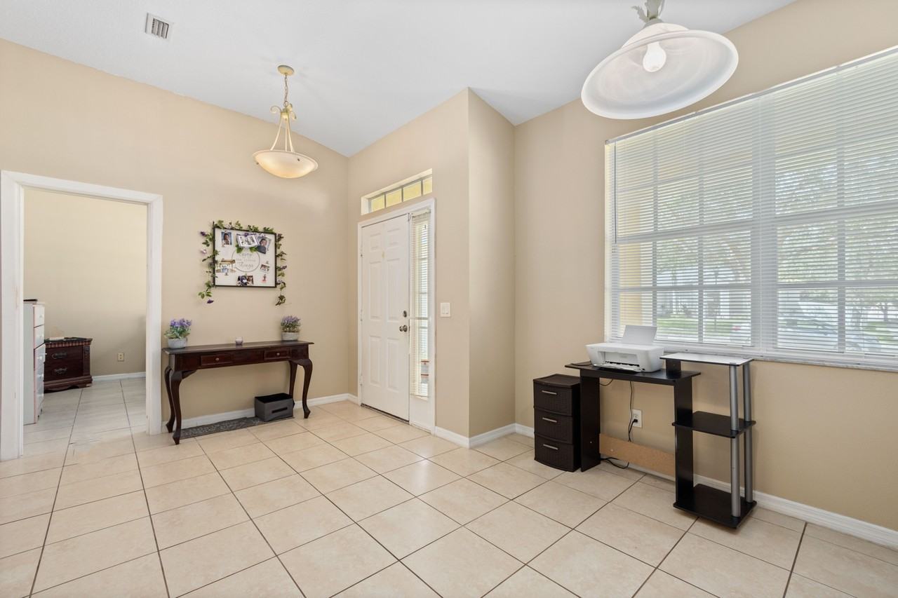 11328 Bridge Pine Dr - Photo 4 of 32