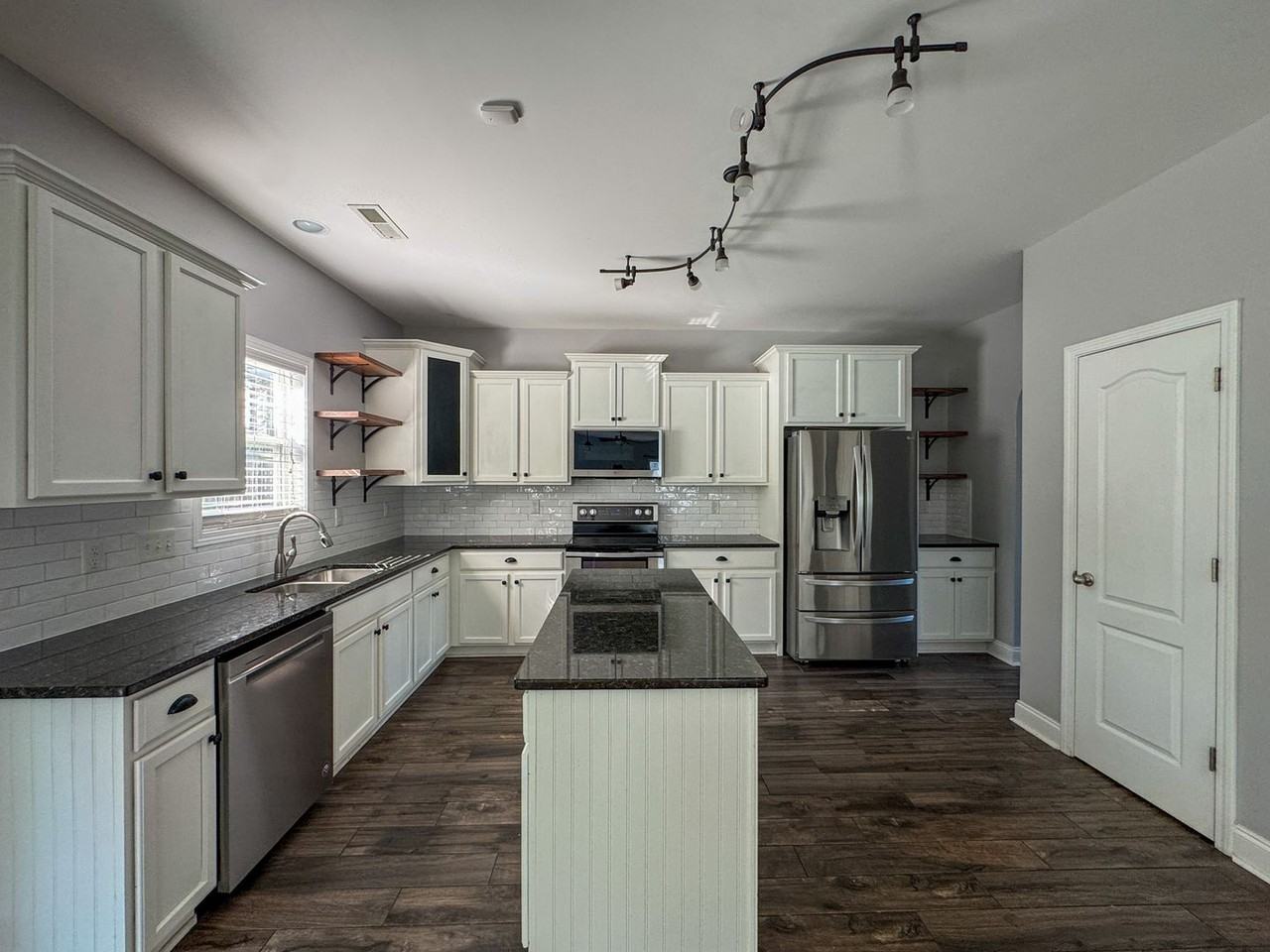 172 Huzzas Cir - Photo 6 of 42