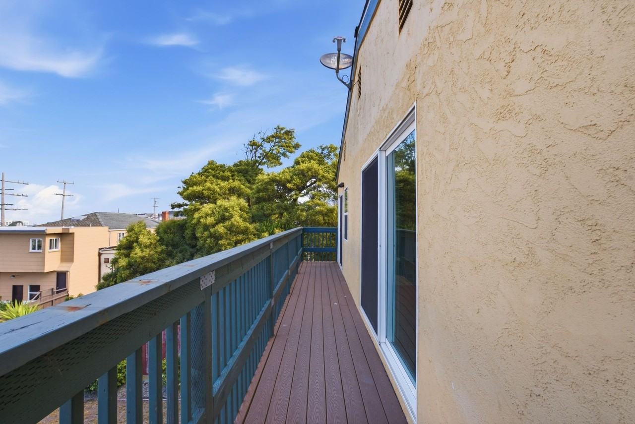 228 Abbot Ave - Photo 4 of 43