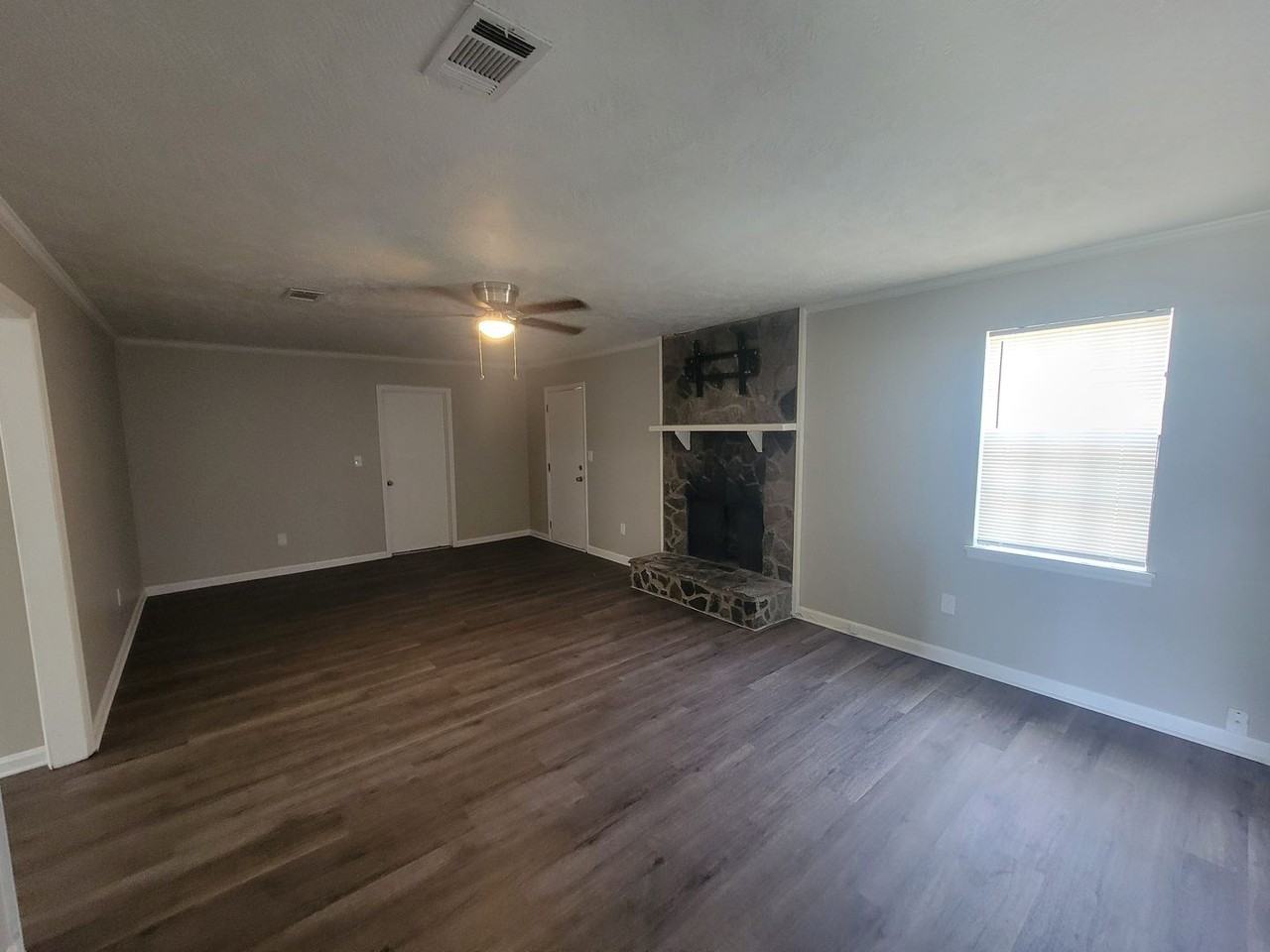 611 Langley Ct - Photo 3 of 20