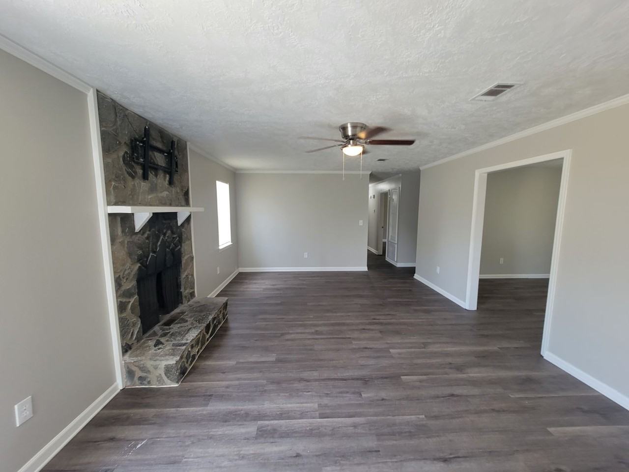 611 Langley Ct - Photo 4 of 20