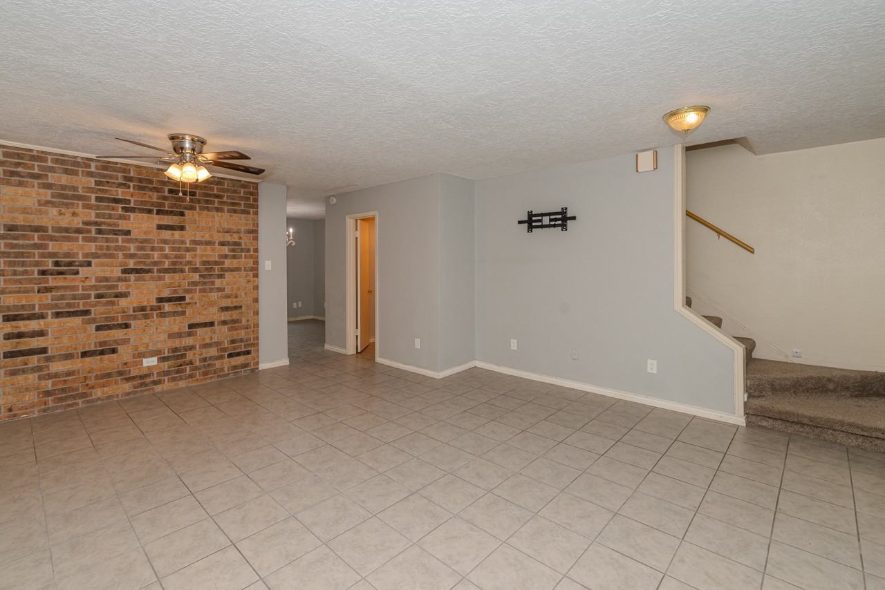6606 Lexington Dr - Photo 5 of 24
