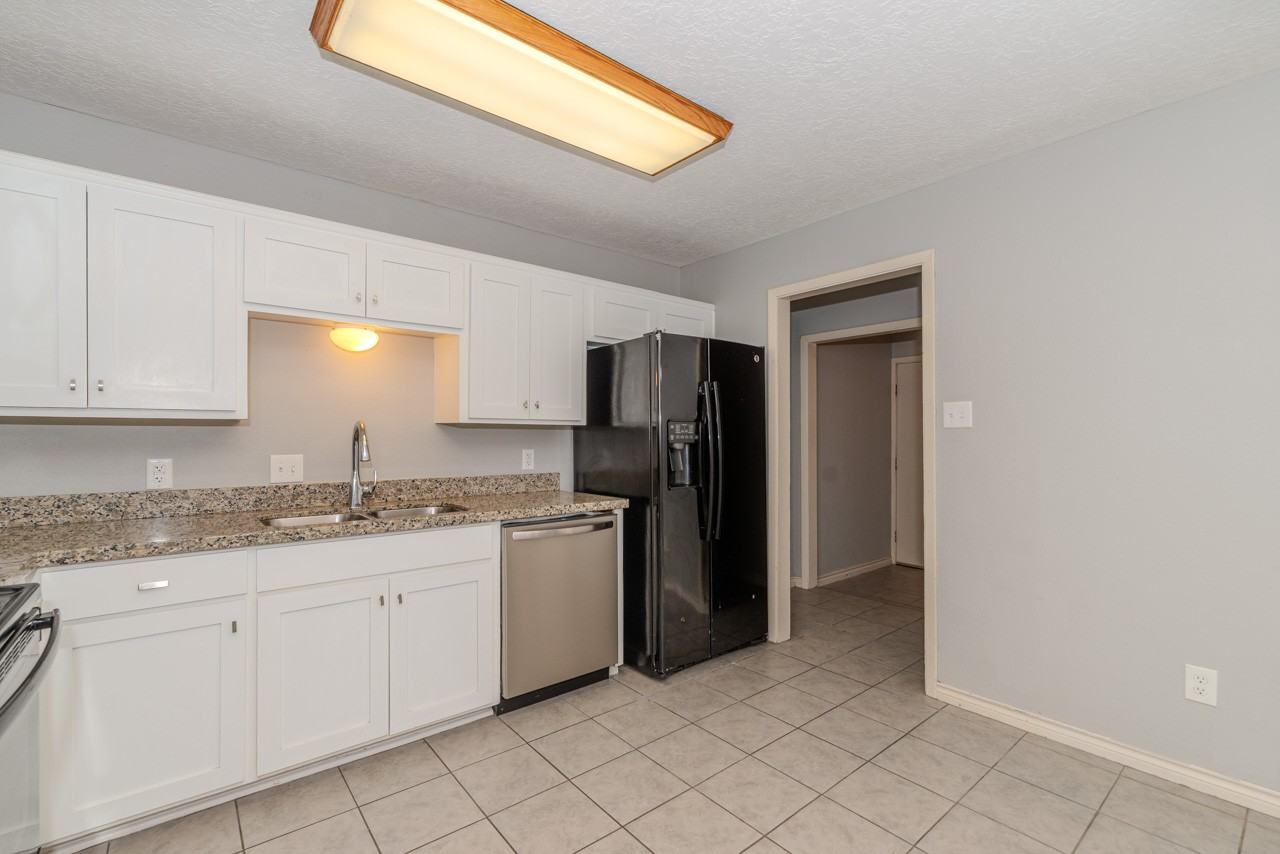 6606 Lexington Dr - Photo 7 of 24