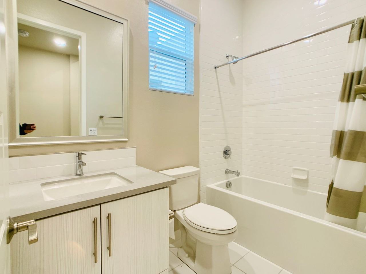 810 Beacon - Photo 4 of 22
