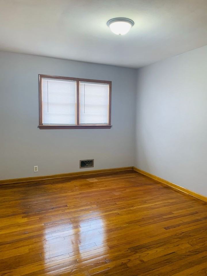 4824 33rd Ave - Photo 5 of 12