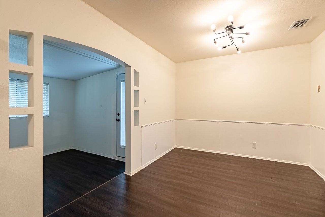 6505 Pevensey Dr - Photo 6 of 17