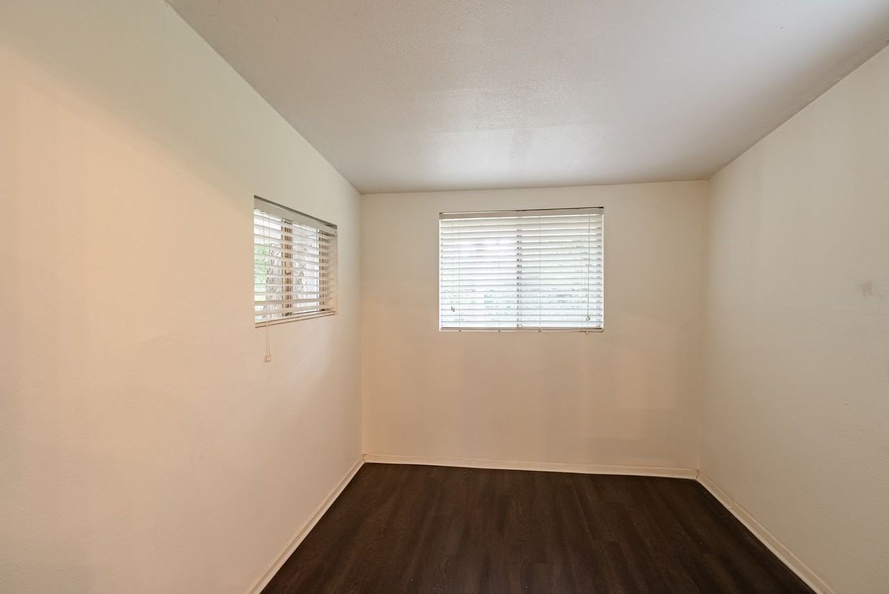 6505 Pevensey Dr - Photo 7 of 17